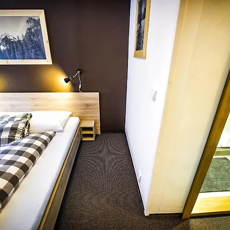 ゲストハウス Flores デマノブスカ・ドリーナ